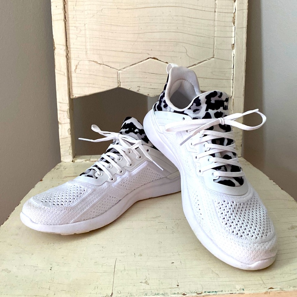 Like-new APL Techloom Tracer, size 9